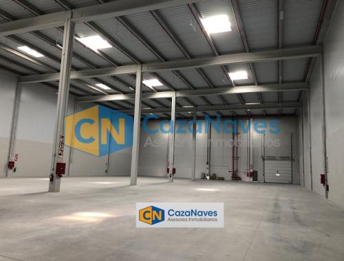 LOGISTICA CON 4 MUELLES EN RECINTO CERRADO