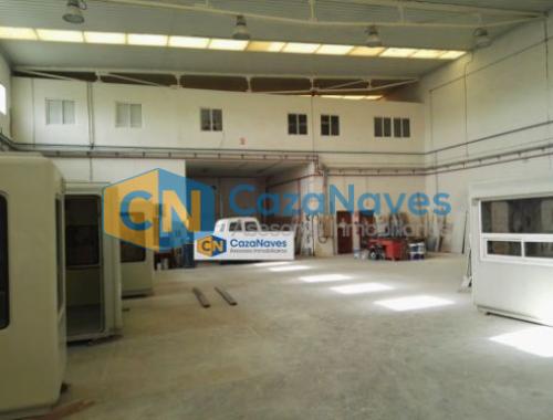 NAVE EN VENTA CON MUCHA ALTURA Y PATIO