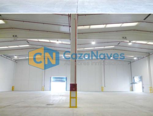 NAVE EN ALQUILER CON 2 MUELLES DE CARGA