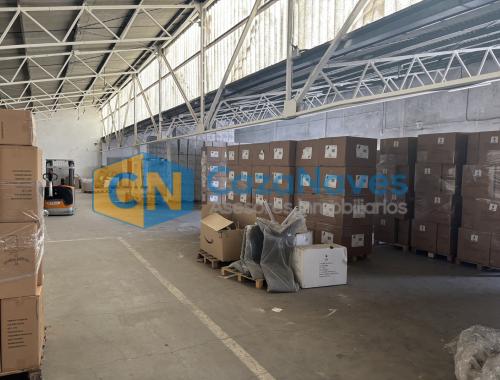 NAVE INDUSTRIAL EN VARIAS ALTURAS CON MUELLES