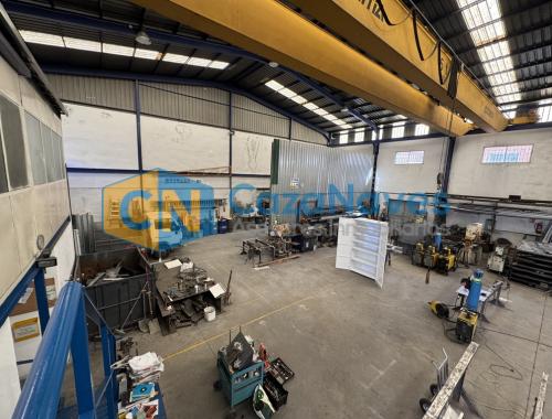 NAVE EN VENTA CON PUENTE GRÚA