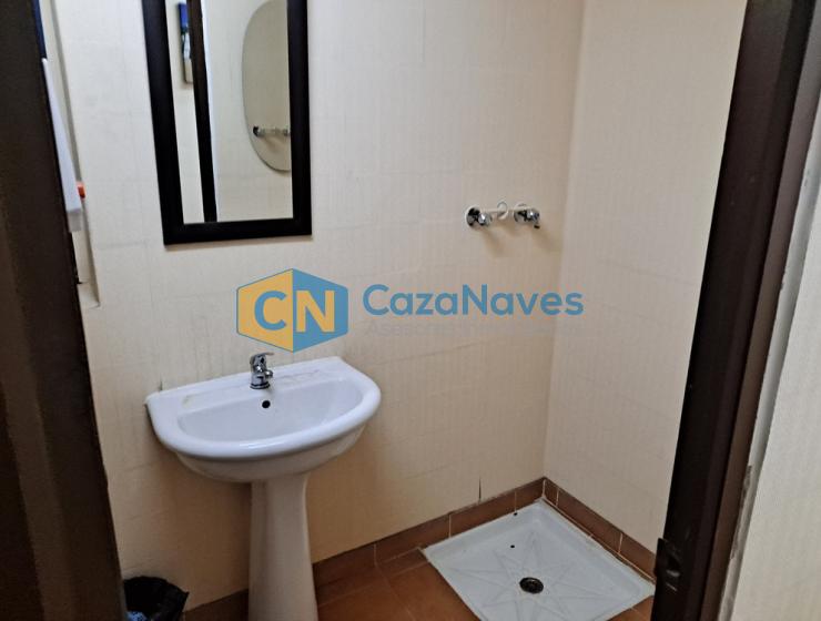 VENTA DE DOS NAVES UNIDAS