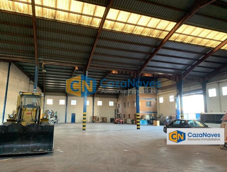 VENTA DE NAVE INDUSTRIAL CON AMPLIA PARCELA LIBRE