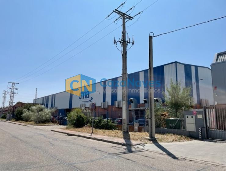NAVE EN VENTA Y ALQUILER CON PUENTE GRÚA EN PINTO