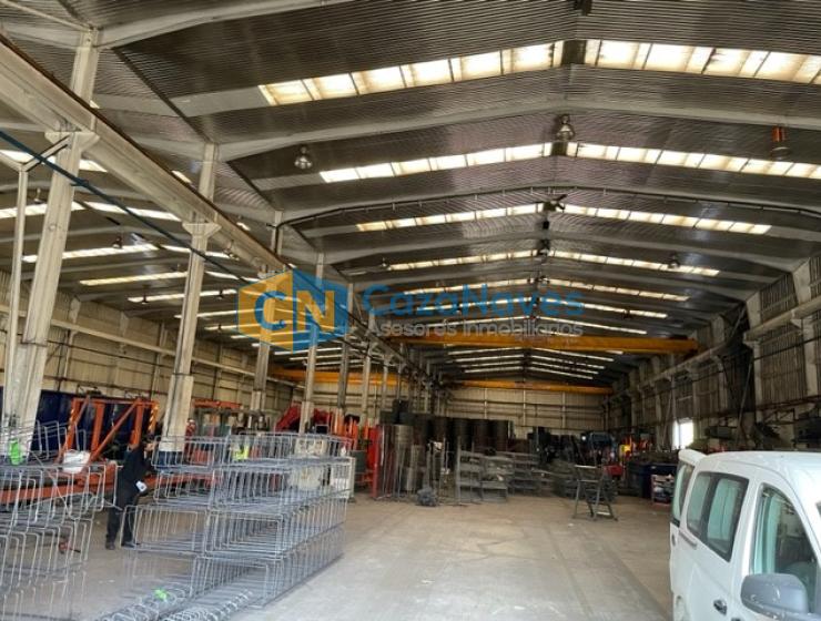 NAVE EN VENTA Y ALQUILER CON PUENTE GRÚA EN PINTO
