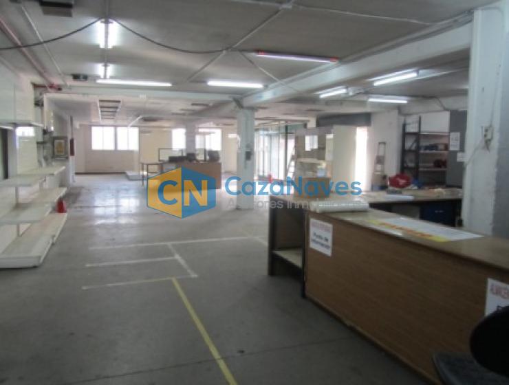 NAVE INDUSTRIAL EN VARIAS ALTURAS CON MUELLES