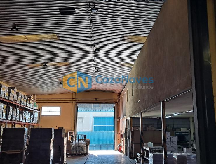 VENTA DE NAVE INDUSTRIAL CON UN MUELLE DE CARGA