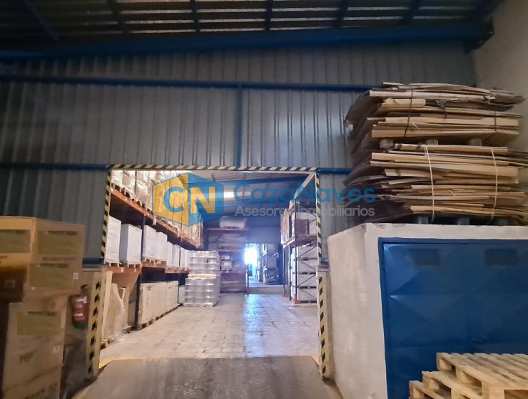 VENTA DE NAVE INDUSTRIAL CON UN MUELLE DE CARGA