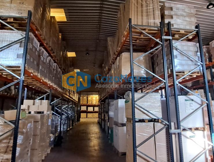 VENTA DE NAVE INDUSTRIAL CON UN MUELLE DE CARGA
