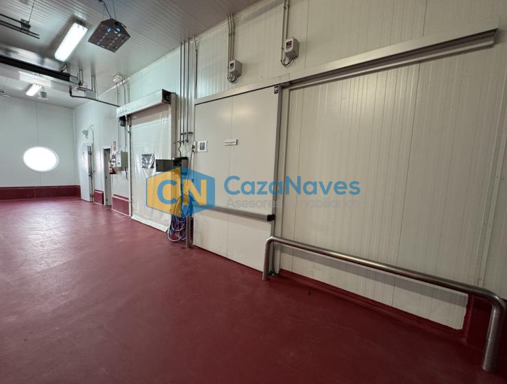NAVE EN VENTA CON CÁMARAS FRÍFGORIFICAS EN LEGANÉS
