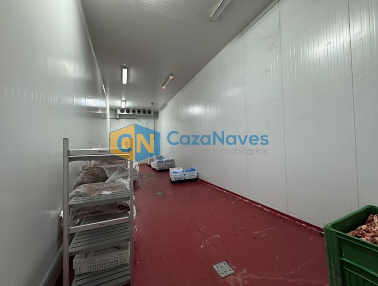 NAVE EN VENTA CON CÁMARAS FRÍFGORIFICAS EN LEGANÉS