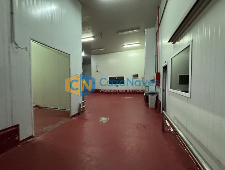 NAVE EN VENTA CON CÁMARAS FRÍFGORIFICAS EN LEGANÉS