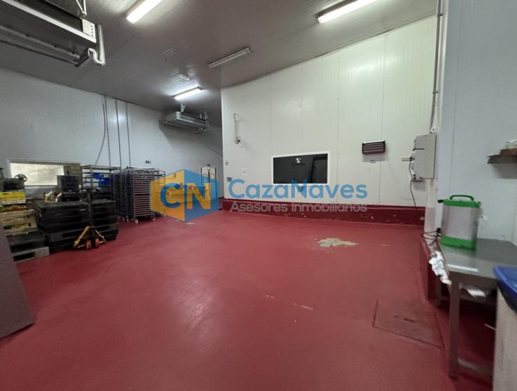 NAVE EN VENTA CON CÁMARAS FRÍFGORIFICAS EN LEGANÉS