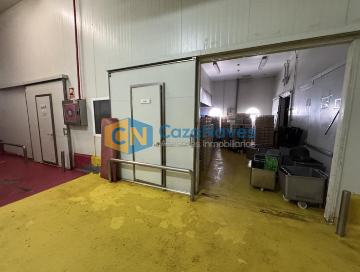 NAVE EN VENTA CON CÁMARAS FRÍFGORIFICAS EN LEGANÉS