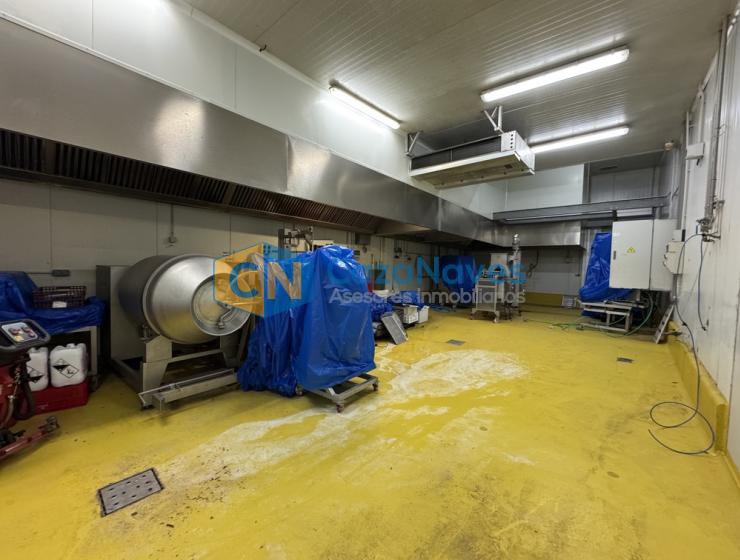 NAVE EN VENTA CON CÁMARAS FRÍFGORIFICAS EN LEGANÉS