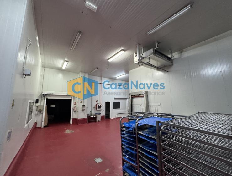 NAVE EN VENTA CON CÁMARAS FRÍFGORIFICAS EN LEGANÉS