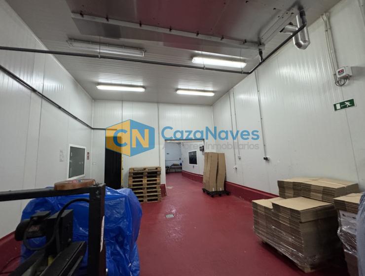 NAVE EN VENTA CON CÁMARAS FRÍFGORIFICAS EN LEGANÉS