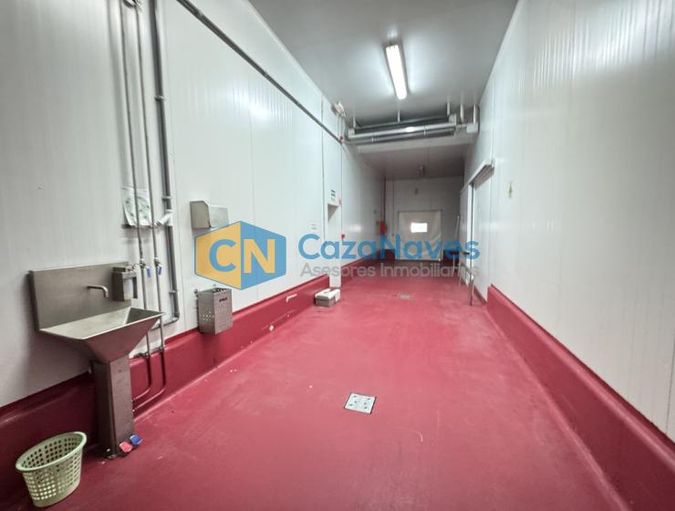 NAVE EN VENTA CON CÁMARAS FRÍFGORIFICAS EN LEGANÉS