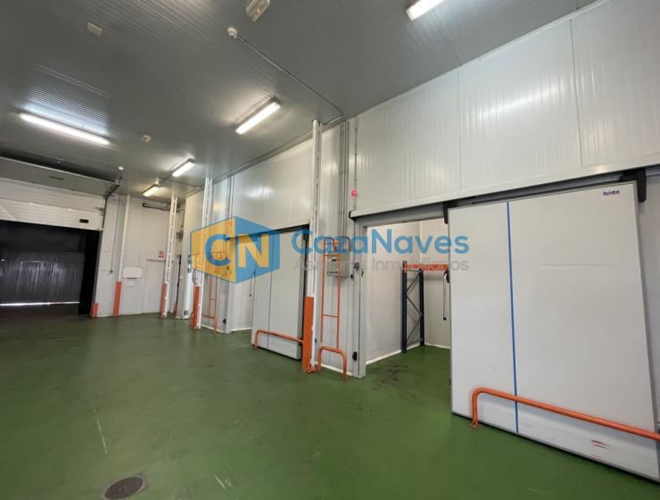 NAVE EN VENTA CON CÁMARAS FRIGORÍFICAS EN COSLADA