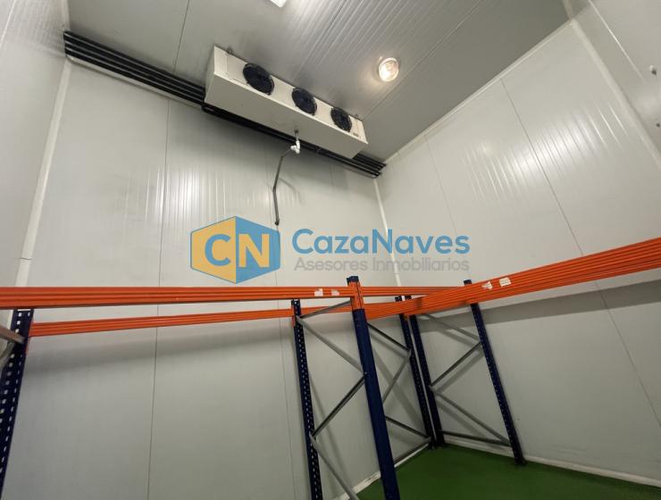 NAVE EN VENTA CON CÁMARAS FRIGORÍFICAS EN COSLADA