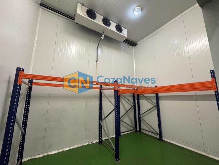 NAVE EN VENTA CON CÁMARAS FRIGORÍFICAS EN COSLADA