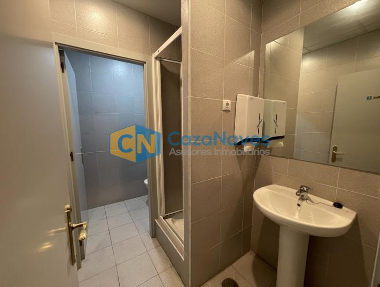 NAVE EN VENTA CON CÁMARAS FRIGORÍFICAS EN COSLADA