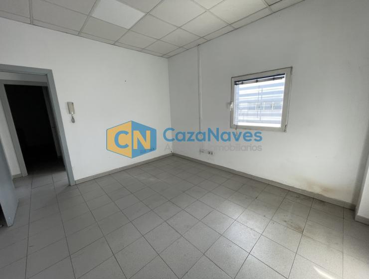 NAVE EN VENTA CON CÁMARAS FRIGORÍFICAS EN COSLADA