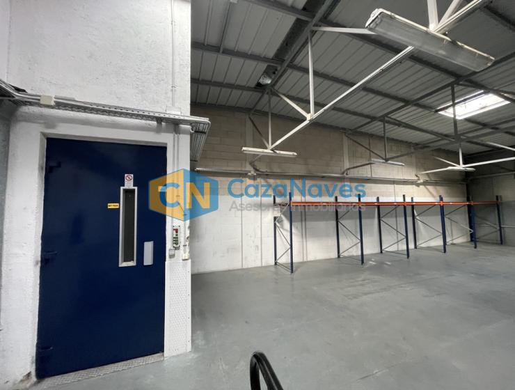 NAVE EN VENTA CON CÁMARAS FRIGORÍFICAS EN COSLADA