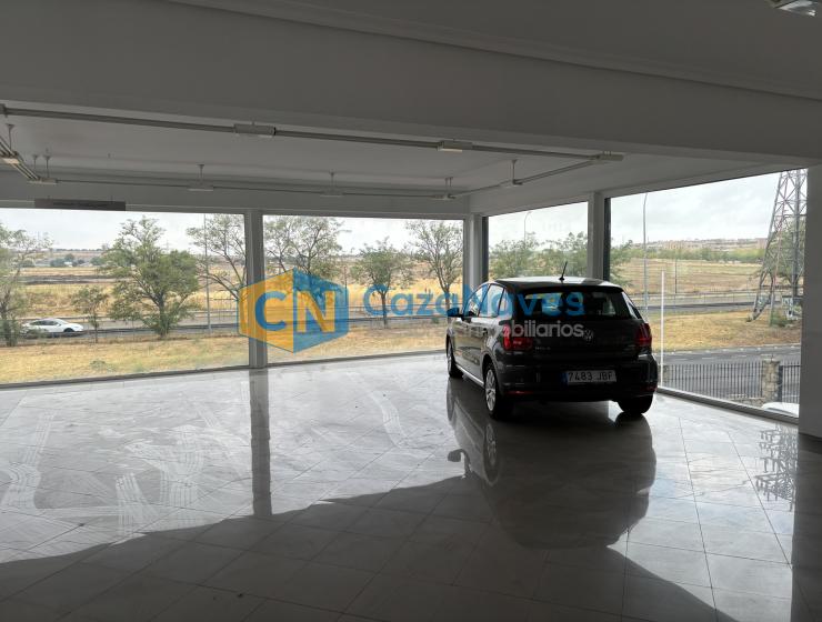 NAVE COMERCIAL EN VENTA 