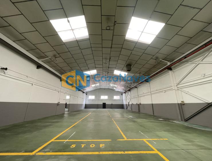 NAVE INDUSTRIAL CON 2 PUENTE GRÚA