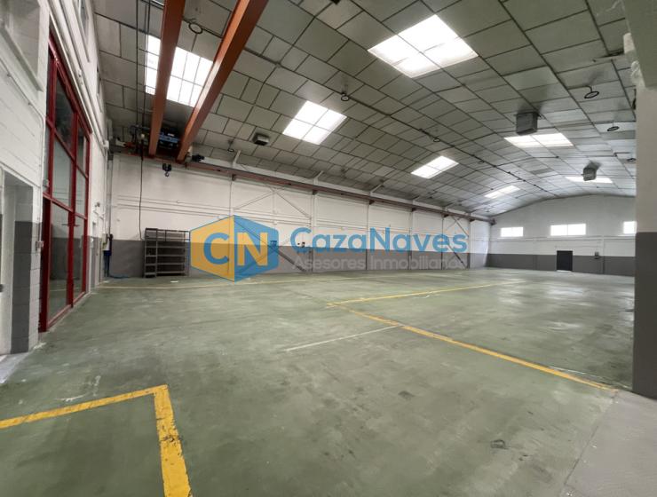 NAVE INDUSTRIAL CON 2 PUENTE GRÚA