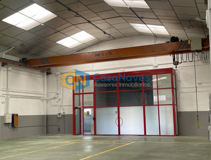 NAVE INDUSTRIAL CON 2 PUENTE GRÚA