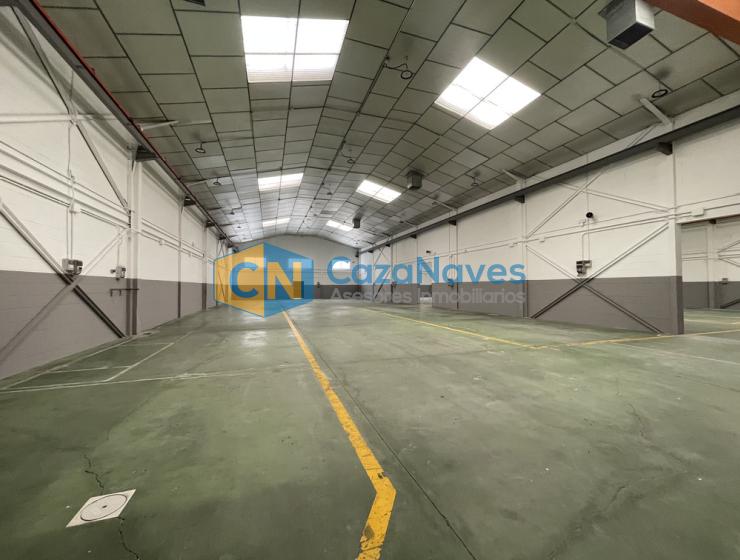 NAVE INDUSTRIAL CON 2 PUENTE GRÚA