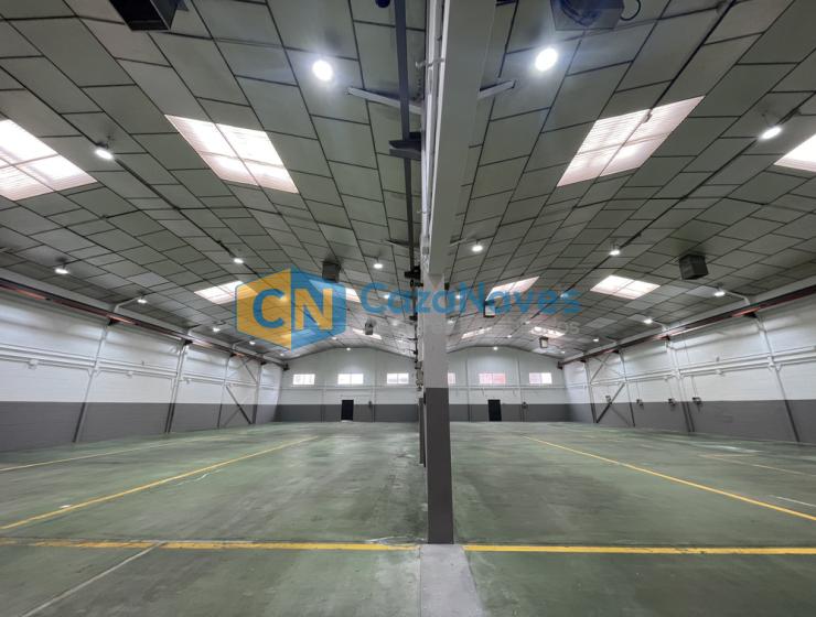 NAVE INDUSTRIAL CON 2 PUENTE GRÚA