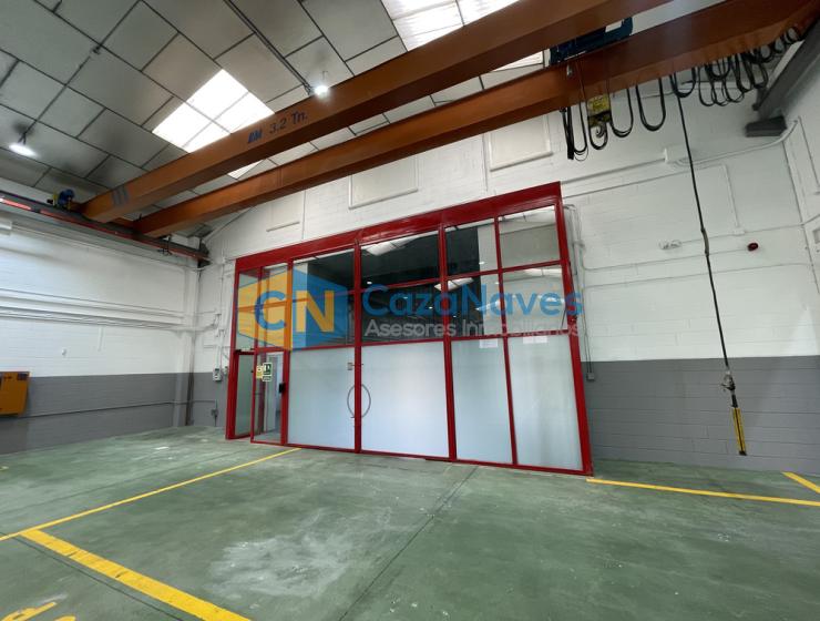 NAVE INDUSTRIAL CON 2 PUENTE GRÚA