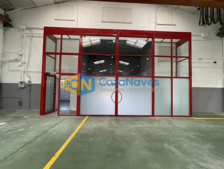 NAVE INDUSTRIAL CON 2 PUENTE GRÚA