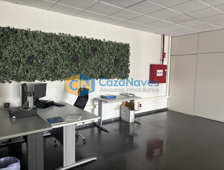 NAVE INDUSTRIAL EN VARIAS ALTURAS CON MUELLES