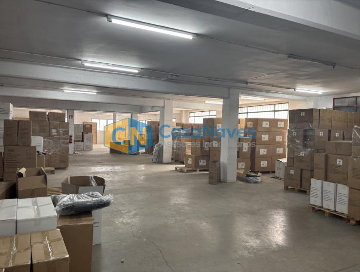 NAVE INDUSTRIAL EN VARIAS ALTURAS CON MUELLES
