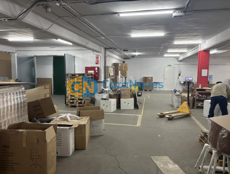 NAVE INDUSTRIAL EN VARIAS ALTURAS CON MUELLES