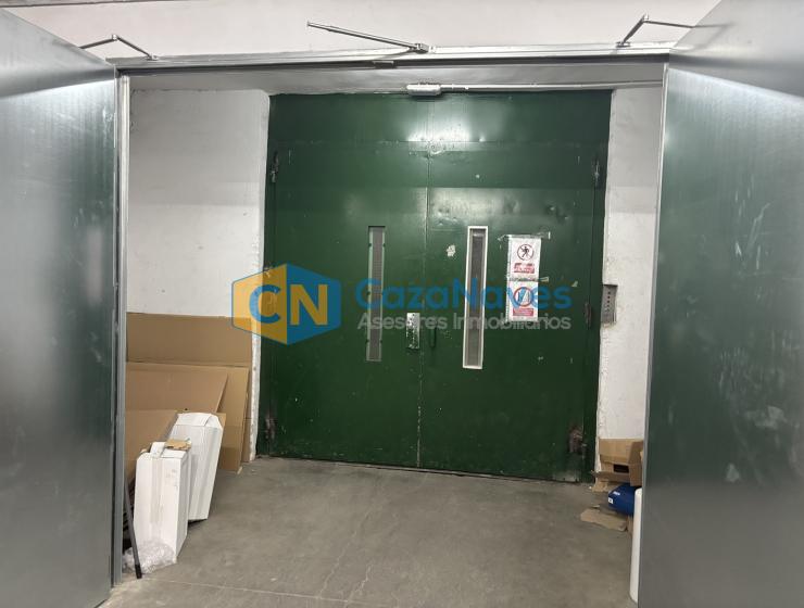 NAVE INDUSTRIAL EN VARIAS ALTURAS CON MUELLES