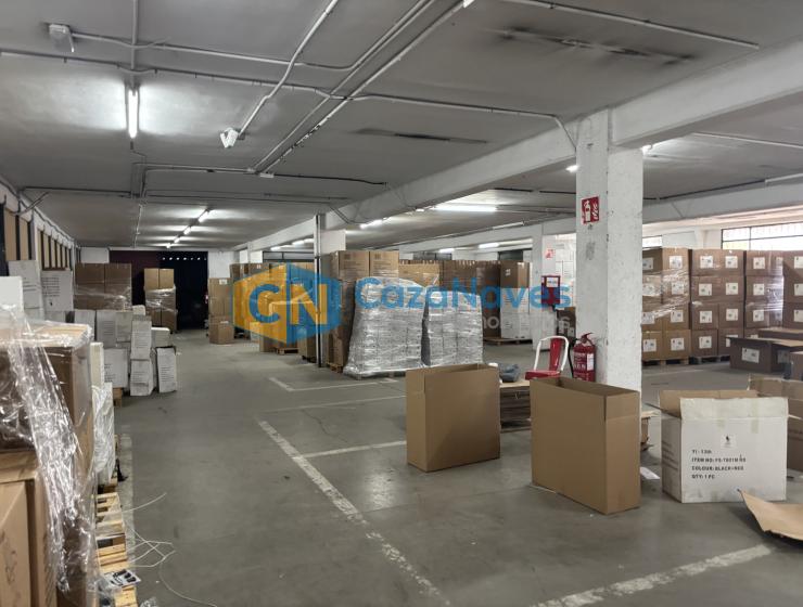 NAVE INDUSTRIAL EN VARIAS ALTURAS CON MUELLES
