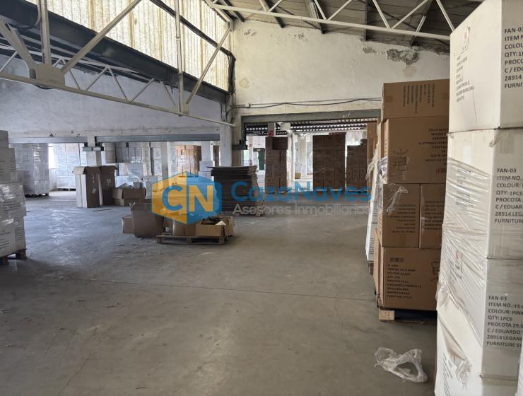 NAVE INDUSTRIAL EN VARIAS ALTURAS CON MUELLES