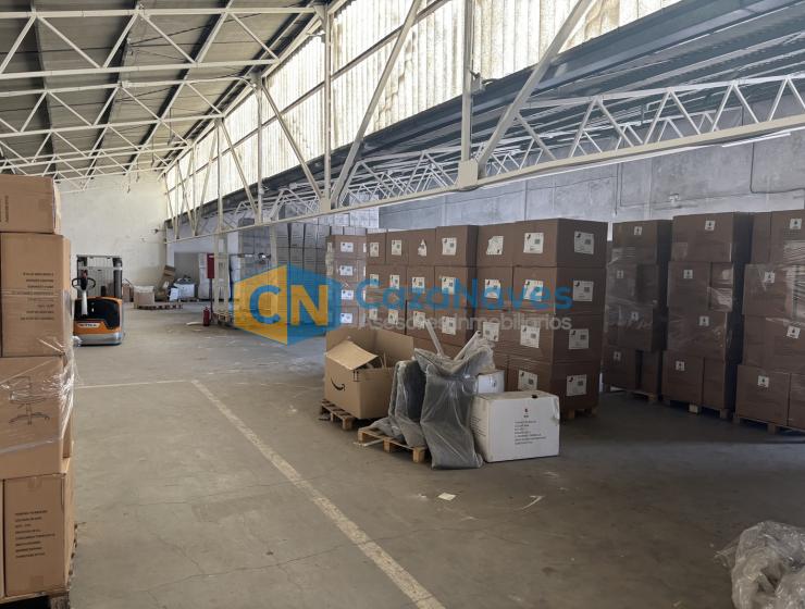 NAVE INDUSTRIAL EN VARIAS ALTURAS CON MUELLES