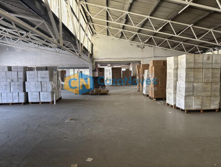 NAVE INDUSTRIAL EN VARIAS ALTURAS CON MUELLES