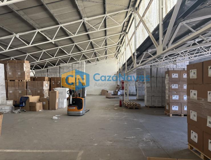 NAVE INDUSTRIAL EN VARIAS ALTURAS CON MUELLES