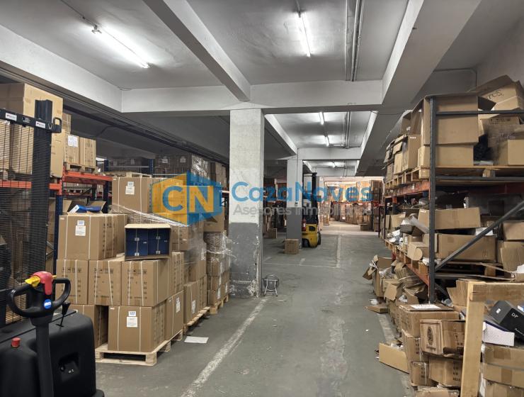 NAVE INDUSTRIAL EN VARIAS ALTURAS CON MUELLES
