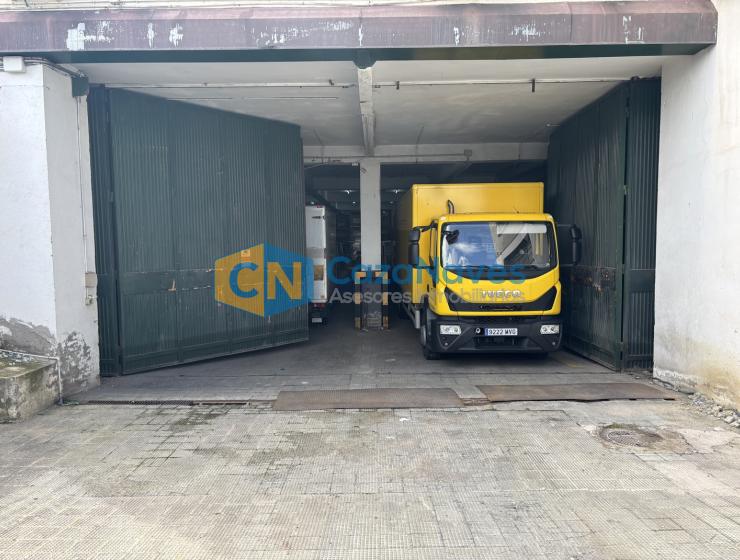 NAVE INDUSTRIAL EN VARIAS ALTURAS CON MUELLES