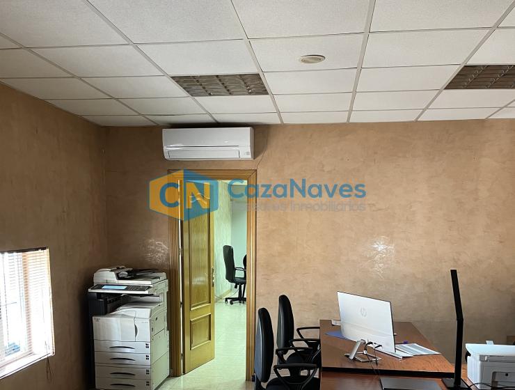 VENTA DE NAVE INDUSTRIAL CON UN MUELLE DE CARGA