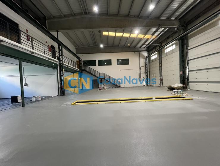 NAVE EN VENTA O ALQUILER CON MUCHA PARCELA