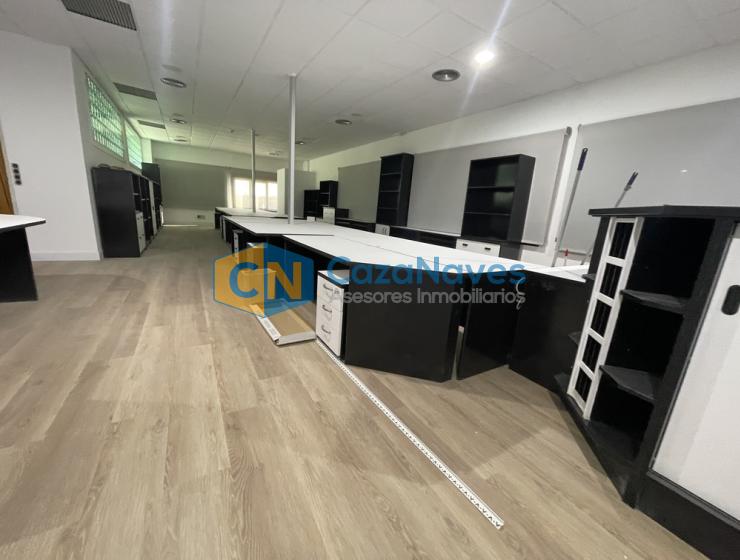NAVE EN VENTA O ALQUILER CON MUCHA PARCELA